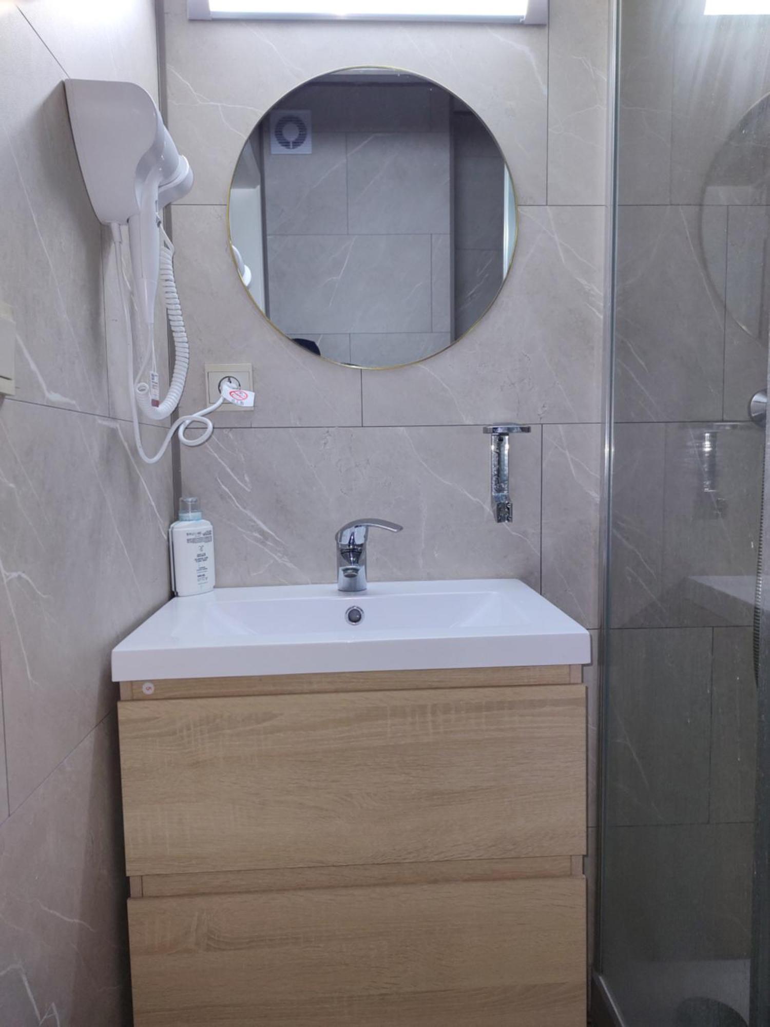 Hotel Evergreen Woluwe-Saint-Lambert ภายนอก รูปภาพ